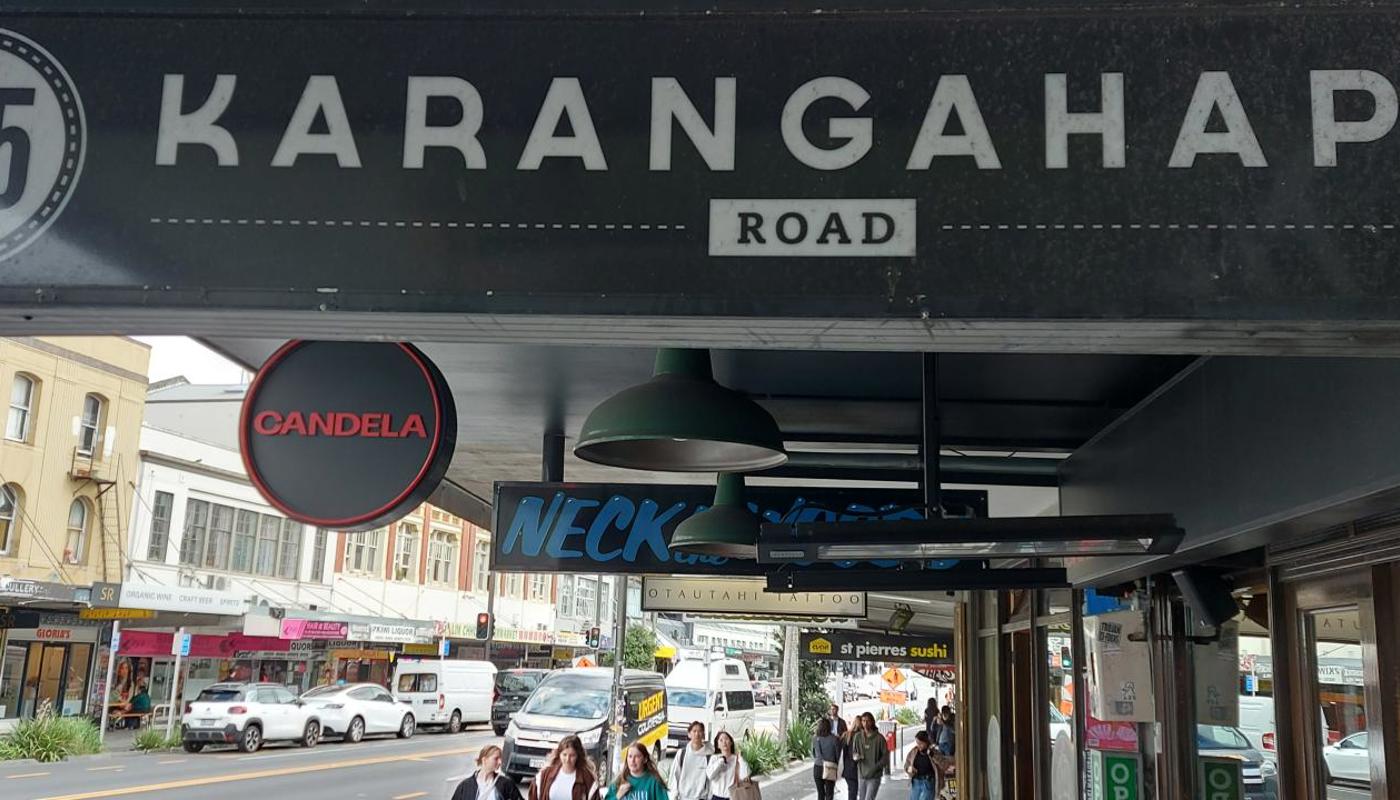 At The beginning of the tour discussing what the 'K' in K Road means