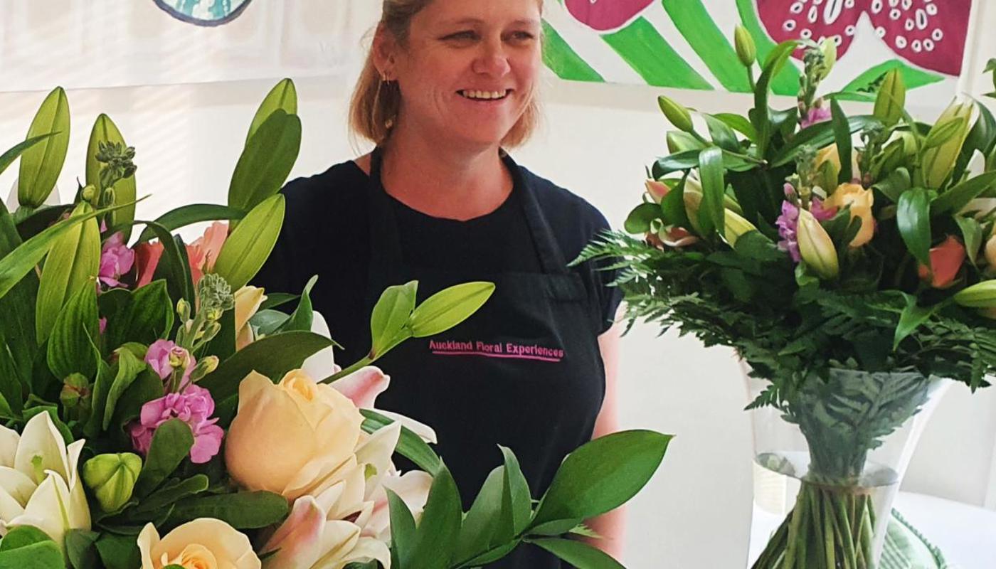 Private Class - Spiral Bouquet in Glass Vase