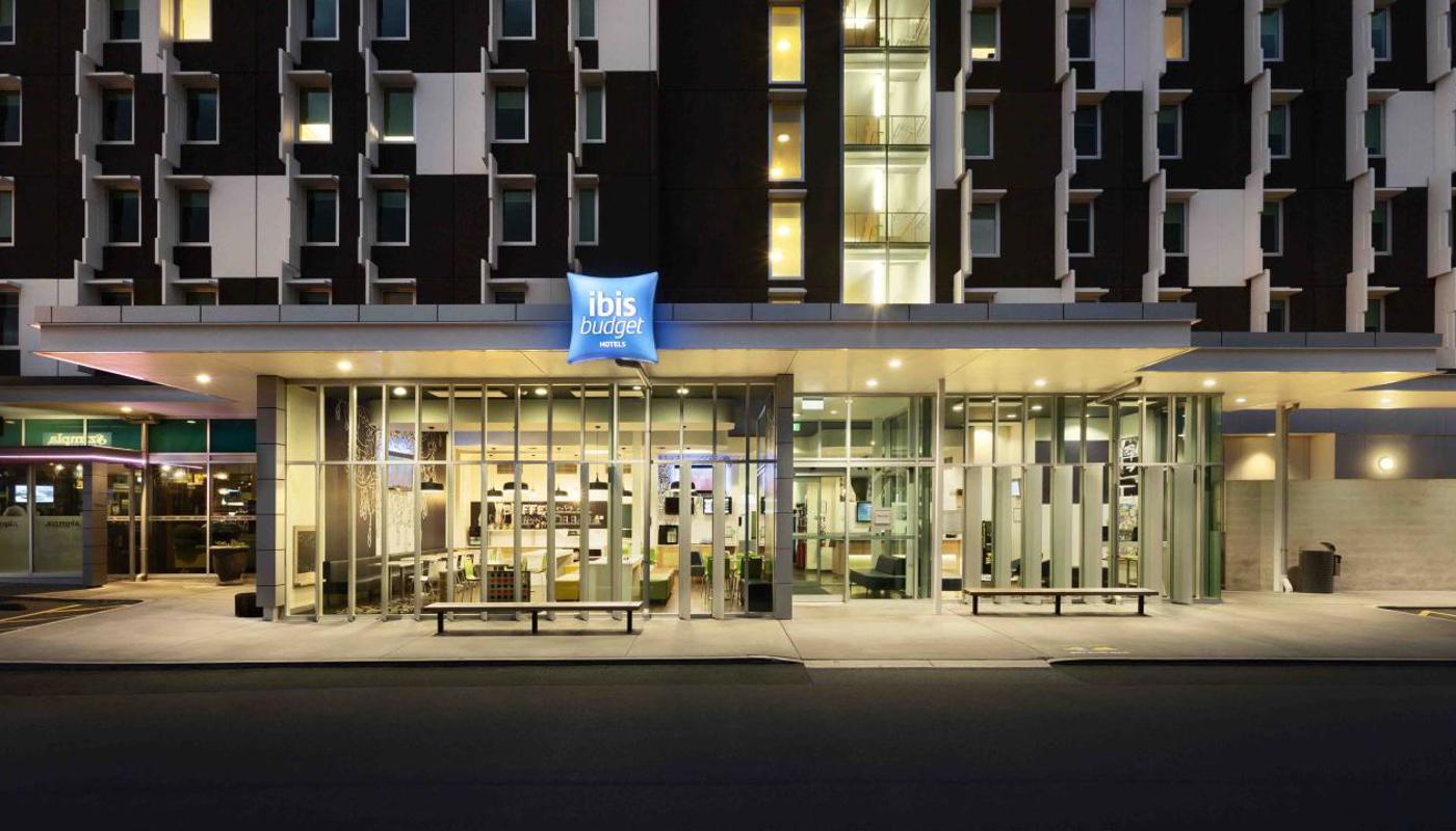 Located 800m away from Auckland International and Domestic Airport.