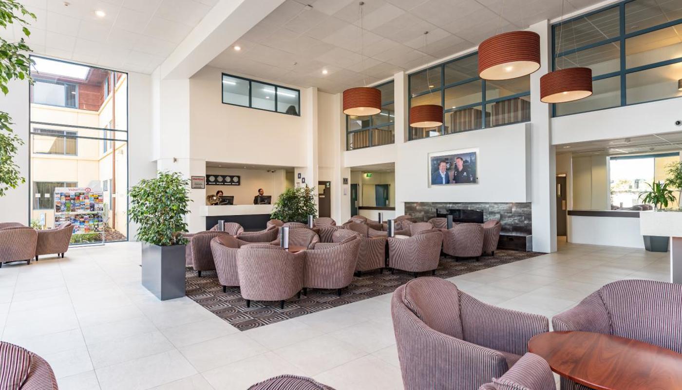 Hotel Lobby & Reception